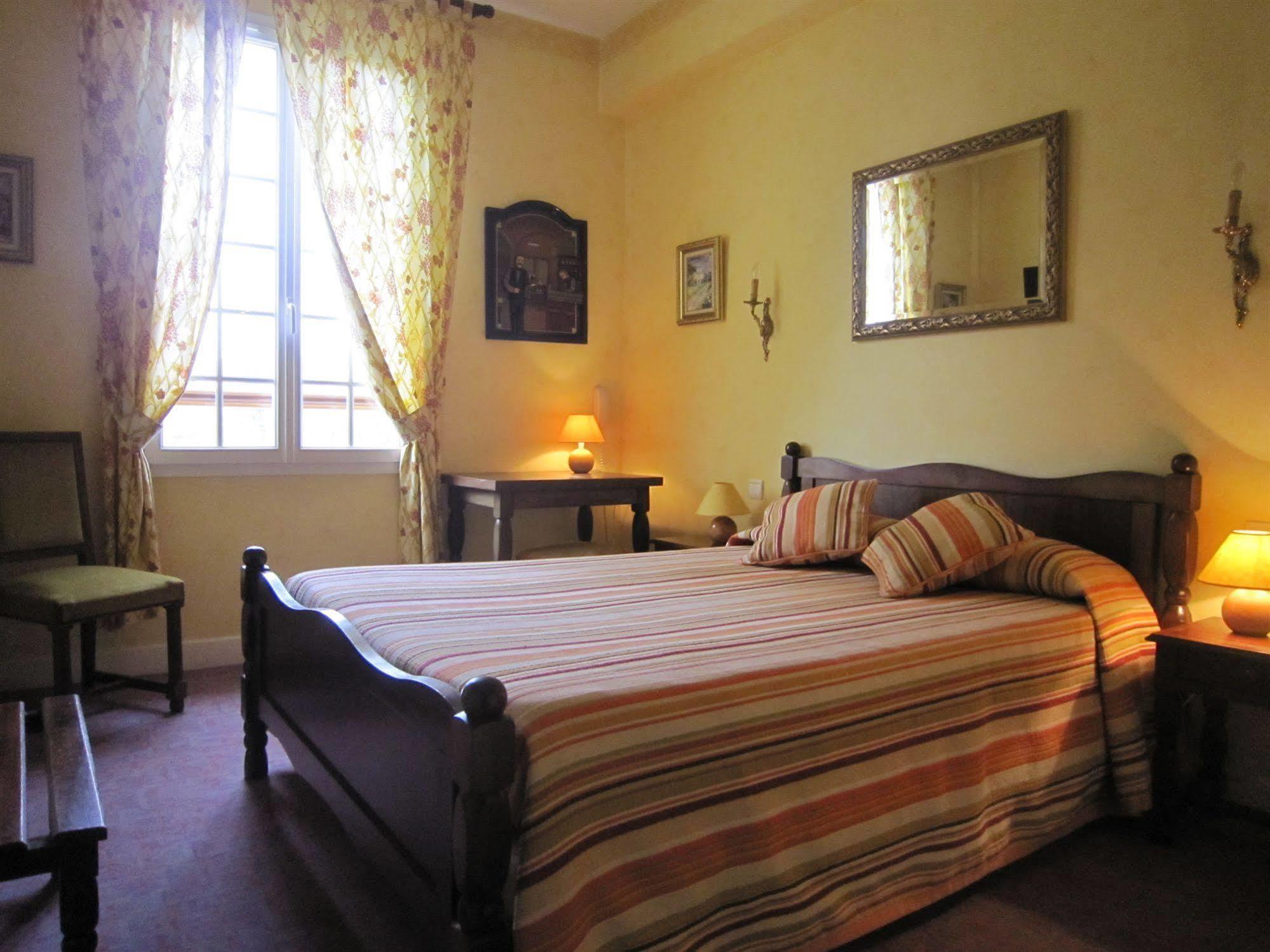 Hostellerie De La Bouriane Гурдон-ан-Керси Экстерьер фото