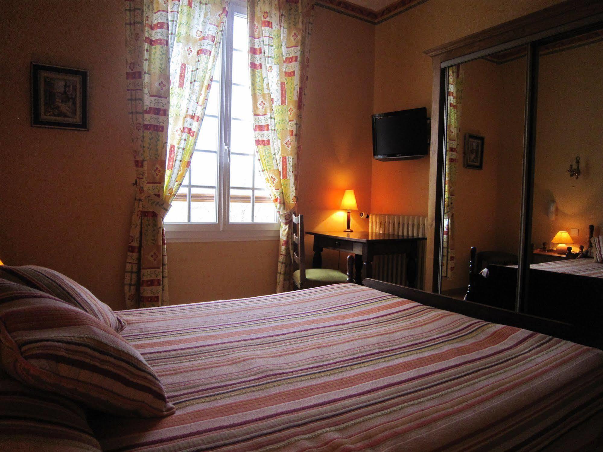 Hostellerie De La Bouriane Гурдон-ан-Керси Экстерьер фото